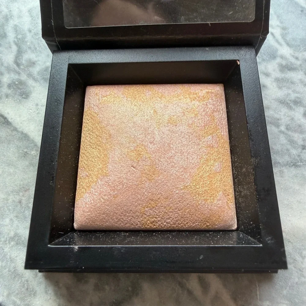 New bareMinerals Invisible Glow Powder Highlighter Medium